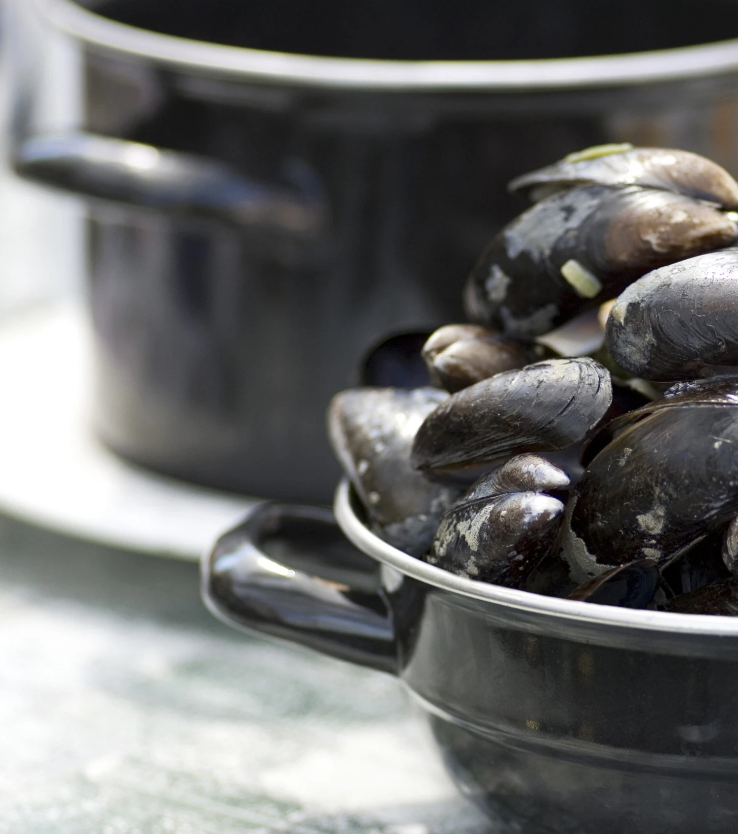 Cosy & Trendy Mosselpan - Zwart - ø 20 Cm / 3.3 Liter 3 Cosy & Trendy Mosselpan - Zwart - ø 20 Cm / 3.3 Liter - Afbeelding 2