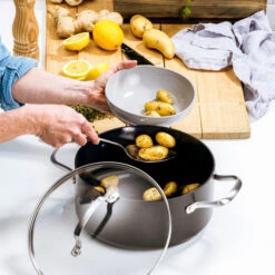 GreenPan Kookpan Met Deksel - Copenhagen - Zwart - ø 20 Cm / 3.3 Liter -Keukengerei Winkel 25243d673015a64ecc46c25fa98a26accb47d73e 6 Cop Cass 20cm 24cm CC003345 001 CC003346 001 SpecialFeature5B15D