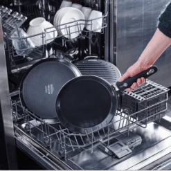 GreenPan Pannenkoekenpan Essentials - Zwart - ø 28 Cm - Keramische Anti-aanbaklaag 9 GreenPan Pannenkoekenpan Essentials - Zwart - ø 28 Cm - Keramische Anti-aanbaklaag -Keukengerei Winkel 28657464abfd1bb6ae5e9eb35e512a20fba20436 GP ESS BA Bd DWS Lifestyle a