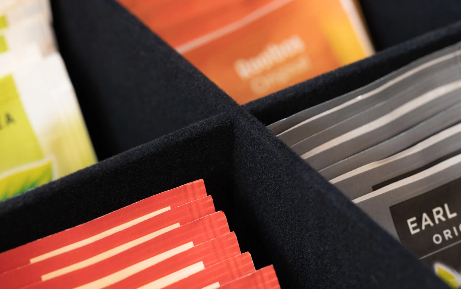 Sakura Tea Theedoos - Hout - 6-vaks - Met Fluweel - 43 X 9 Cm 6 Sakura Tea Theedoos - Hout - 6-vaks - Met Fluweel - 43 X 9 Cm - Afbeelding 4