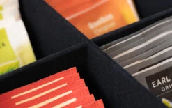 Sakura Tea Theedoos - Hout - 6-vaks - Met Fluweel - 24 X 16 Cm 11 Sakura Tea Theedoos - Hout - 6-vaks - Met Fluweel - 24 X 16 Cm -Keukengerei Winkel 4 detail 6 en 9 8