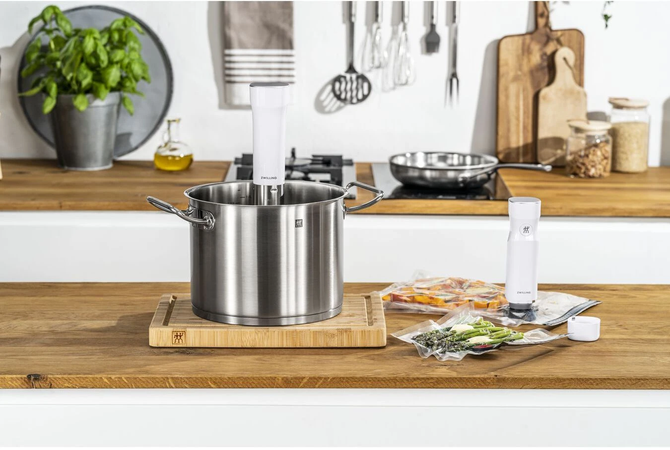 Zwilling Sous Vide Stick Enfinigy - Nauwkeurige Temperatuurinstelling - IPX7 Waterproof - Zwart 15 Zwilling Sous Vide Stick Enfinigy - Nauwkeurige Temperatuurinstelling - IPX7 Waterproof - Zwart - Afbeelding 13