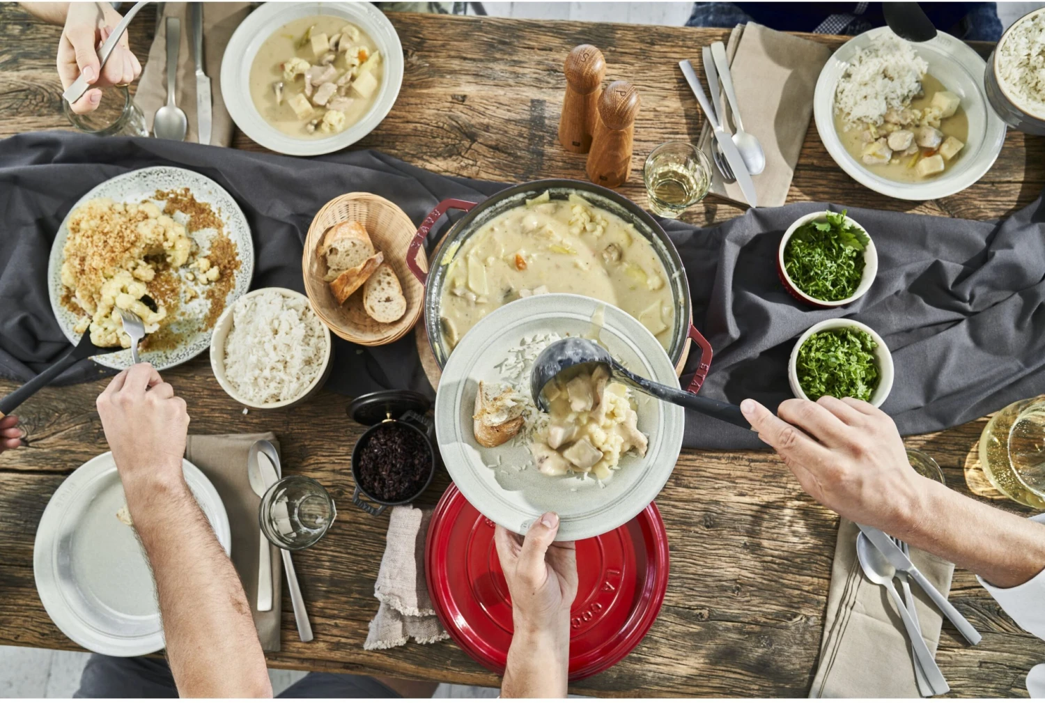 Staub Braadpan / Cocotte - Kersenrood - ø 28 Cm / 6.7 Liter 7 Staub Braadpan / Cocotte - Kersenrood - ø 28 Cm / 6.7 Liter - Afbeelding 5