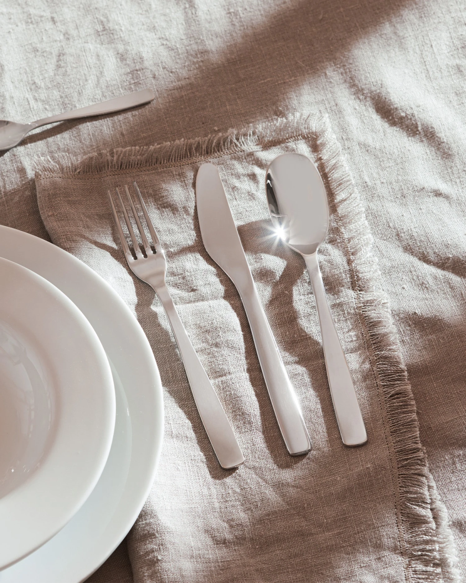 Alessi Bestekset Knifeforkspoon - AJM22S24M - Monoblock - 24-delig / 6 Personen - Door Jasper Morrison 4 Alessi Bestekset Knifeforkspoon - AJM22S24M - Monoblock - 24-delig / 6 Personen - Door Jasper Morrison - Afbeelding 2