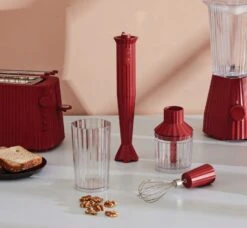 Alessi Staafmixer Set Plissé - Rood - Michele De Lucchi - MDL10S R -Keukengerei Winkel Alessi Staafmixer sfeer1