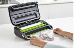 FoodSaver Vacumeermachine Urban Premium Plus - Zilver - FFS016/X 11 FoodSaver Vacumeermachine Urban Premium Plus - Zilver - FFS016/X -Keukengerei Winkel FFS016X Lifestyle 7 5d36e197047d19.41099854