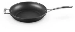 Le Creuset Sauteerpan Les Forgées TNS - ø 30 Cm / 3.7 Liter - Standaard Anti-aanbaklaag 12 Le Creuset Sauteerpan Les Forgées TNS - ø 30 Cm / 3.7 Liter - Standaard Anti-aanbaklaag -Keukengerei Winkel LC 20190624 ZS PS FS 51101300010202 002