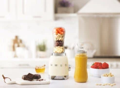 SMEG Smoothie Blender - Compact - Creme - 600 Ml - PBF01CREU -Keukengerei Winkel WEB PBF01CREU L01.eps