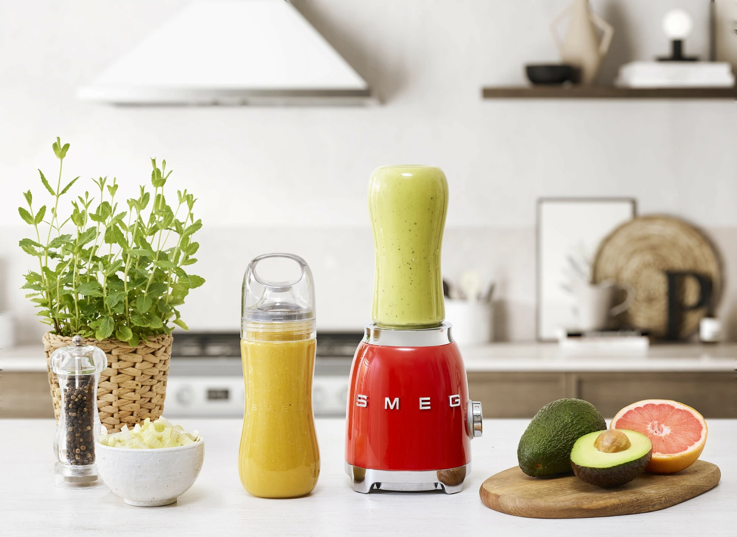 SMEG Smoothie Blender - Compact - Rood - 600 Ml - PBF01RDEU 4 SMEG Smoothie Blender - Compact - Rood - 600 Ml - PBF01RDEU - Afbeelding 2