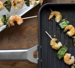 Valira Grillpan Aire Basics - Zwart - 28 X 28 Cm 9 Valira Grillpan Aire Basics - Zwart - 28 X 28 Cm -Keukengerei Winkel grillpansfeerfoto2 1 1