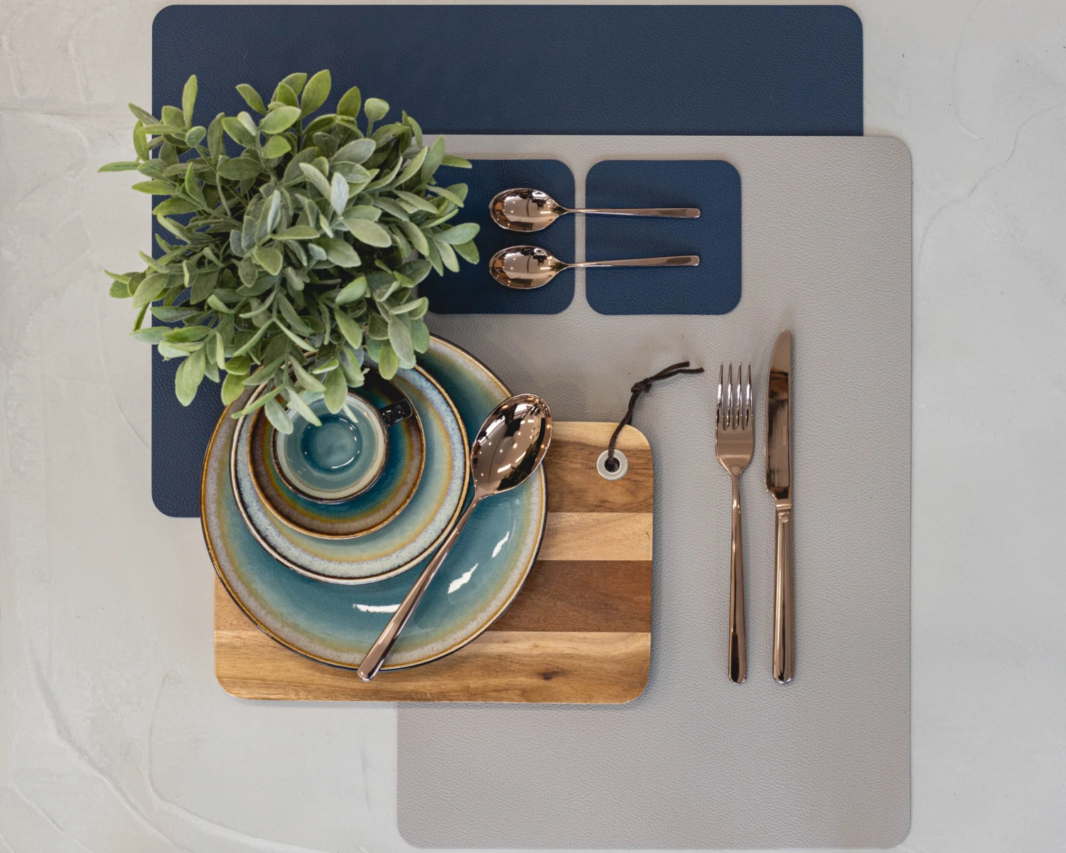 Jay Hill Placemats - Vegan Leer - Grijs / Blauw - Dubbelzijdig - 46 X 33 Cm - 6 Stuks 5 Jay Hill Placemats - Vegan Leer - Grijs / Blauw - Dubbelzijdig - 46 X 33 Cm - 6 Stuks - Afbeelding 3